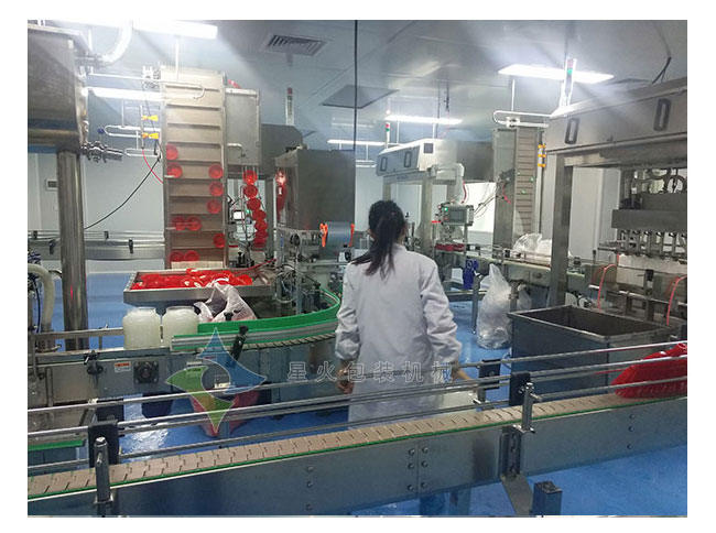 大瓶椰汁液體灌裝生產線生產車間展示