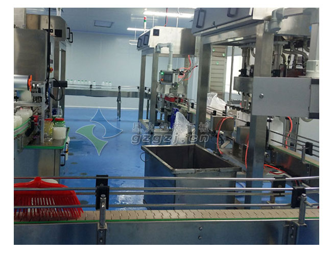 大瓶椰汁液體灌裝生產線生產車間展示